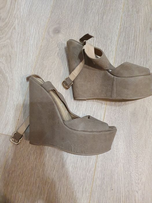 Nowe sandały na koturnie New Look 36