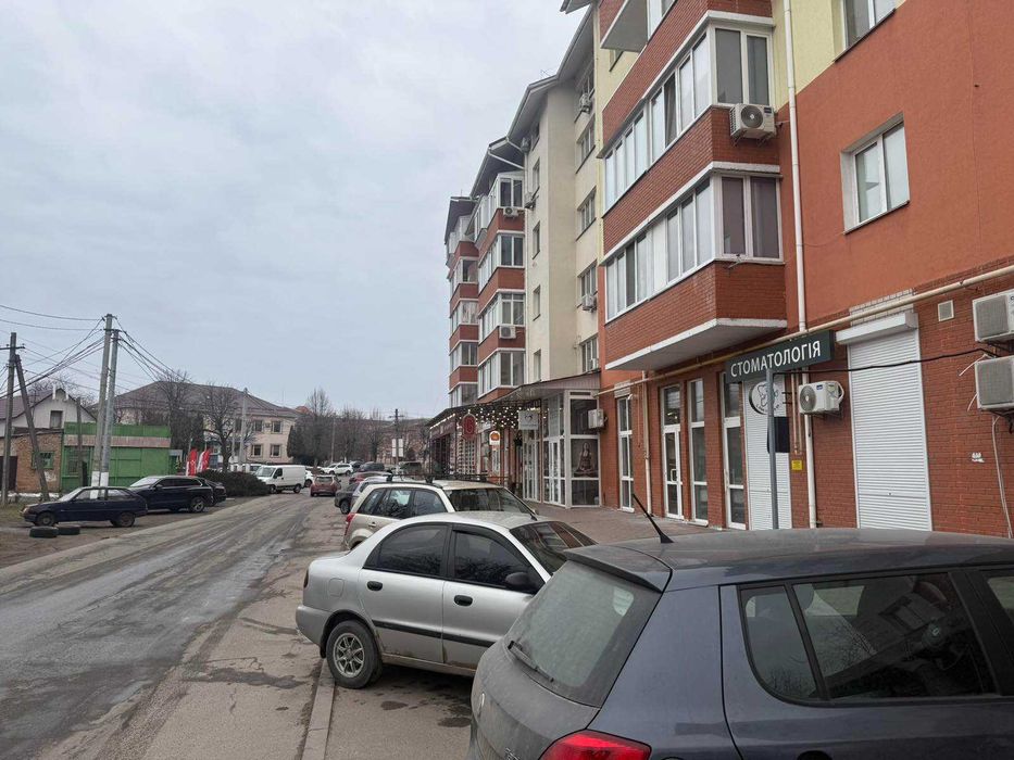 Хотів, приміщення 26 кв.м, під салон, магазин, офіс, окремий вхід.