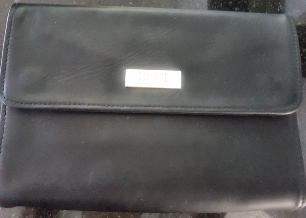 Czarna torebka , skórzana kopertówka simple