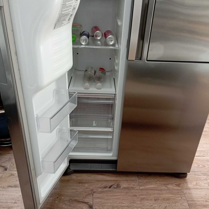 Lodówka Samsung Side by side RS7778FHCSL