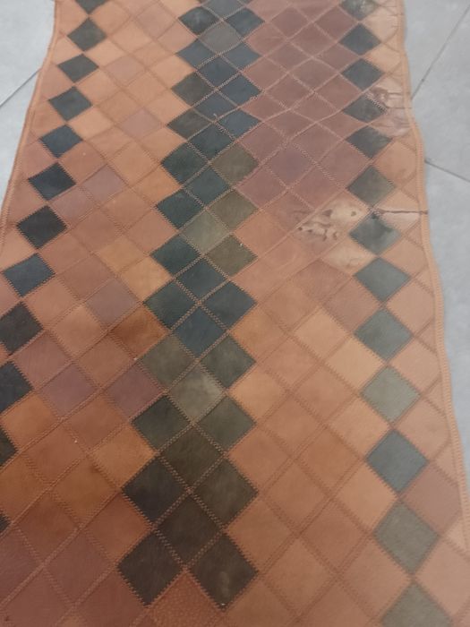 Sprzedam mały skórzany dywanik 190x65 cm