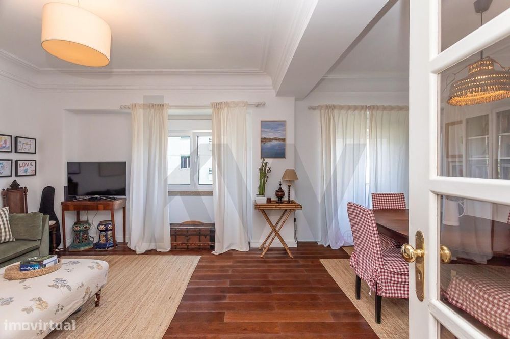 Apartamento T3 com sótão e terraço de utilização exclusiva - Av. de Ma