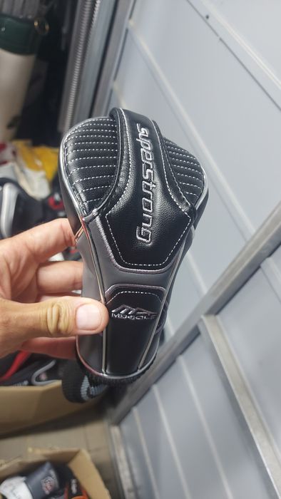 Headcover na hybrydę kij golfowy.