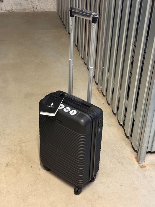 Walizka kabinowa Puccini (nowy typ zamka TSA) 20*36*55cm czarna i złot