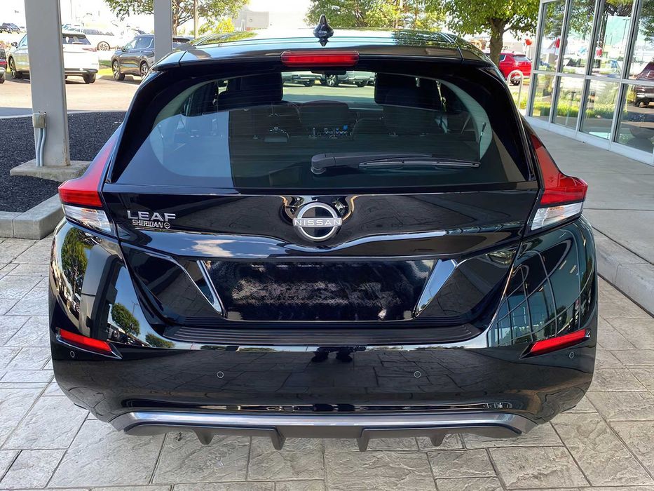 Nissan LEAF      2023