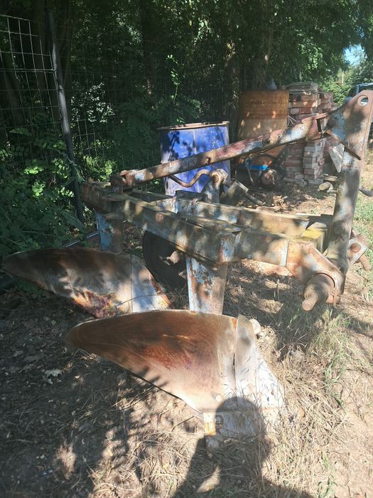 Pług dwu skibowy