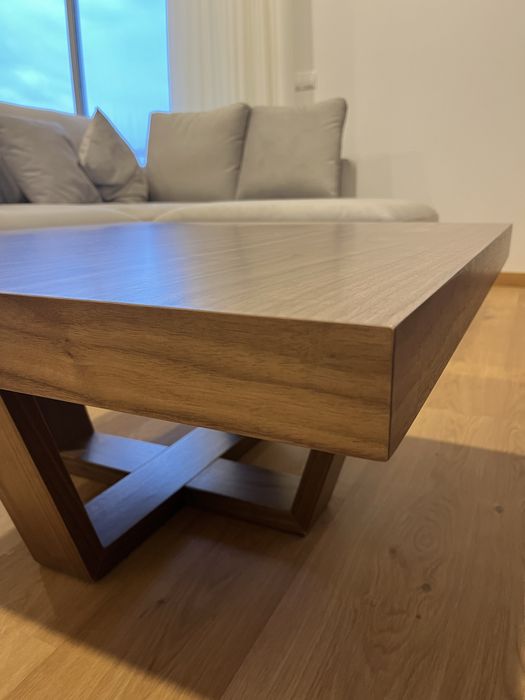 Mesa de apoio em nogueira