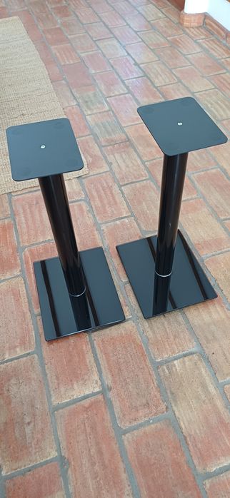 Pés para colunas monitoras. Floor stand
