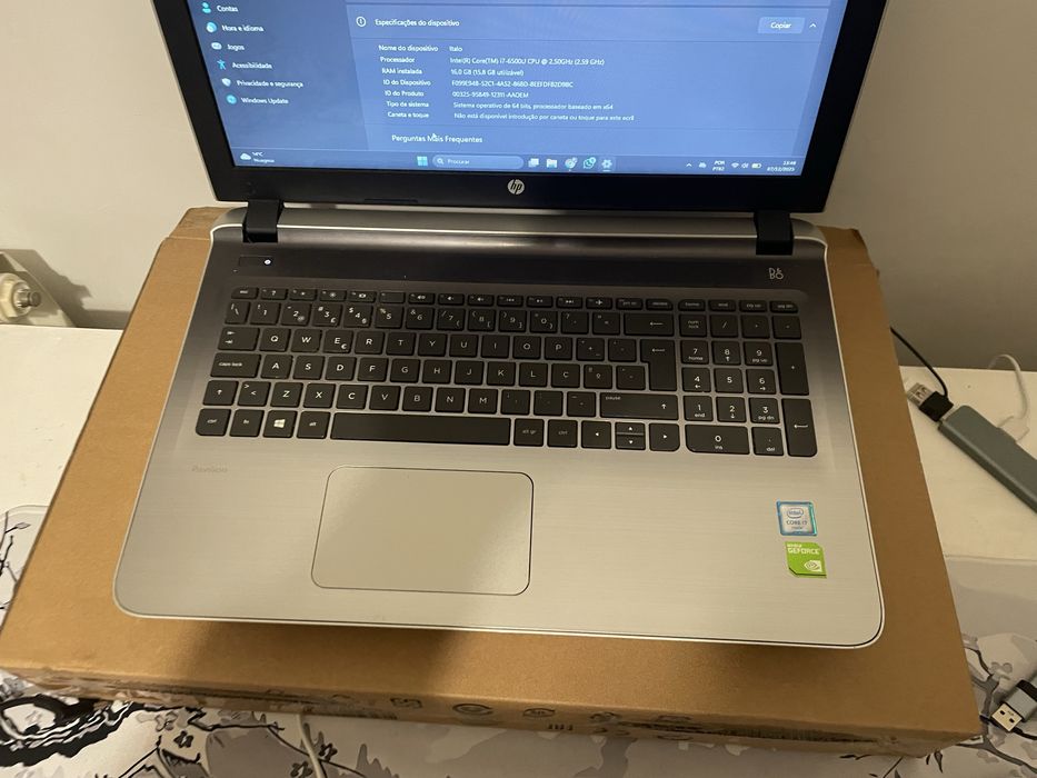 Notebook na caixa muito conservado