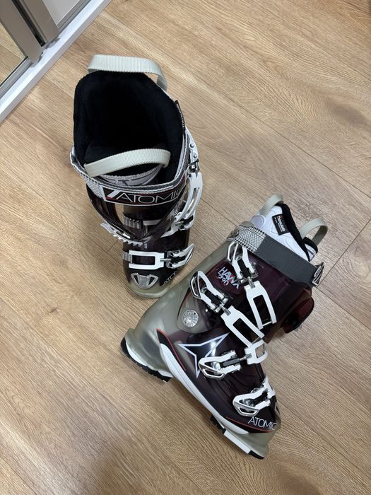 Buty narciarskie 24,5 i kask  Atomic