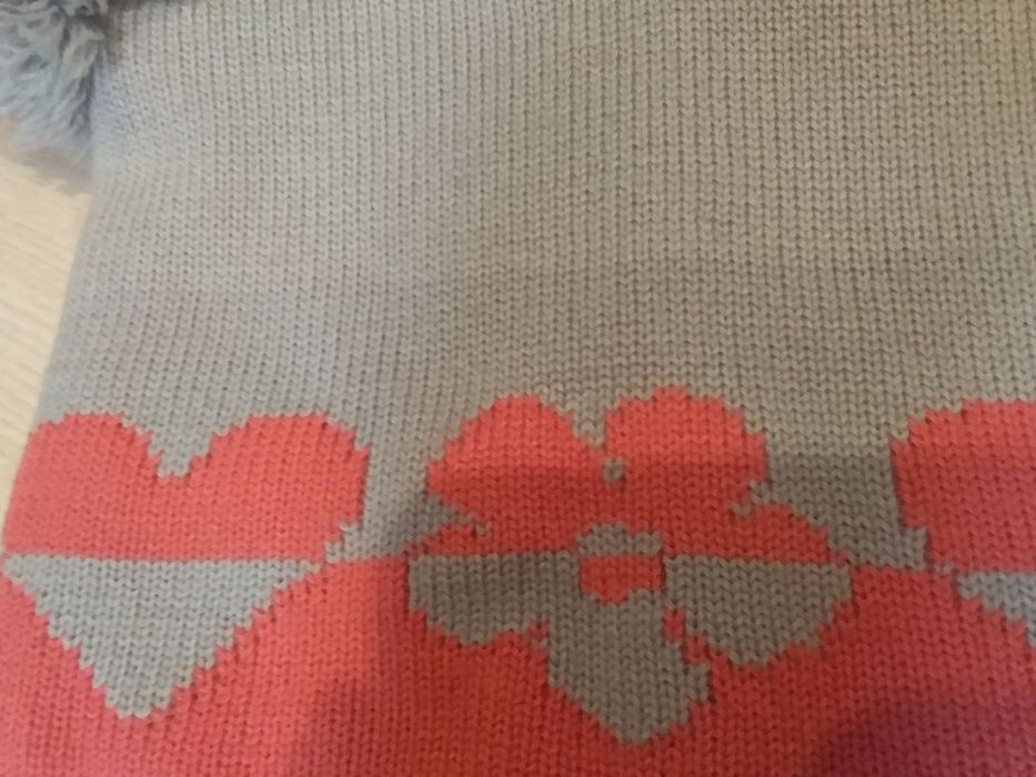 Шапка на термопідкладці  в дуже гарному стані.