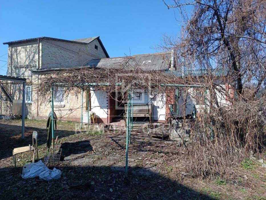 Продаж будинку з земельною ділянкою