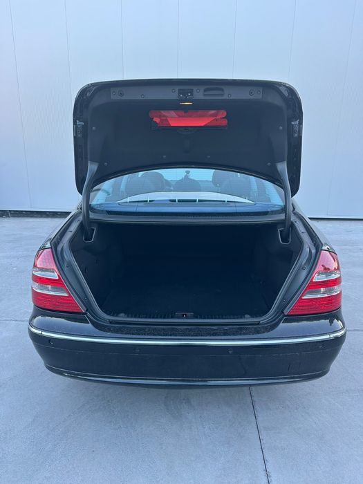 Mercedes-Benz E320 CDI V6 (W211) — Full Extras
