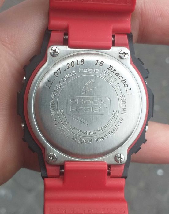 Zegarek Casio G-shock DW-5600HR-1ER ma grawer.