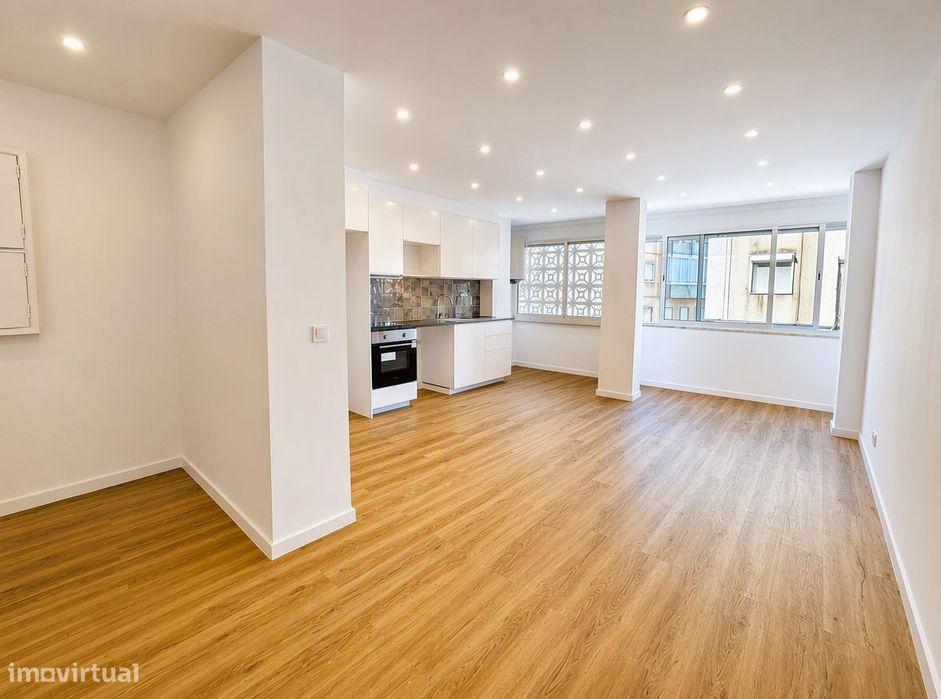 T2 Renovado na Brandoa - Excelentes Acessos