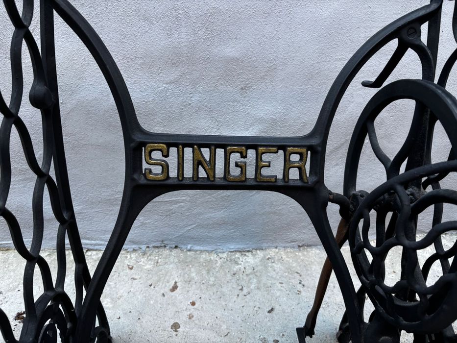 Mesa com pés singer