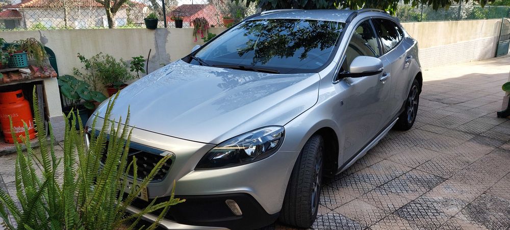 VOLVO V40 D3 Cross Country Volvo Ocean Race