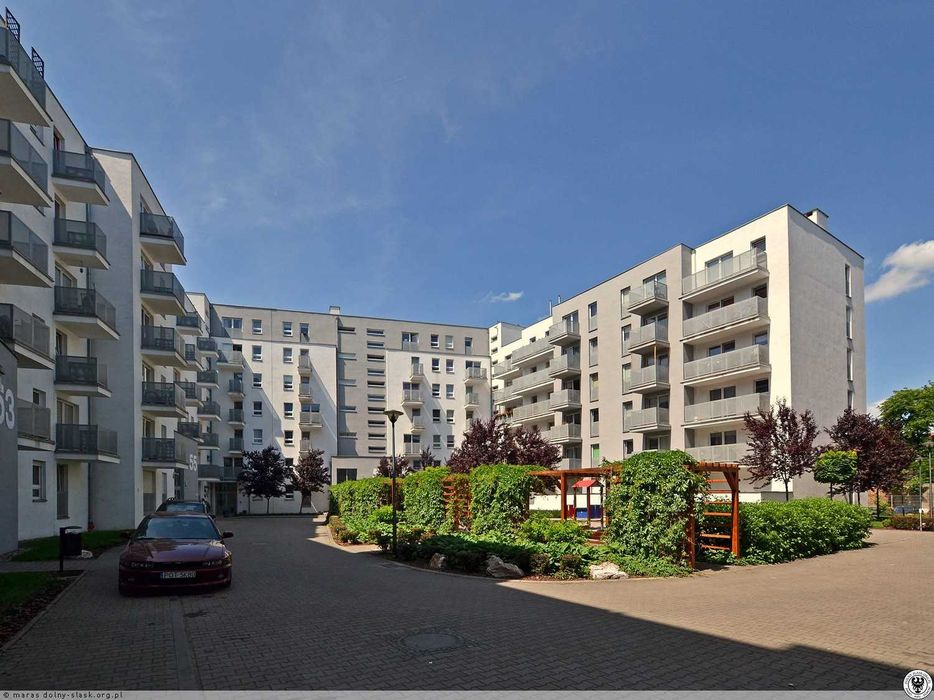 w centrum Mieszkanie 3 pokojowe z piwnica i garażem