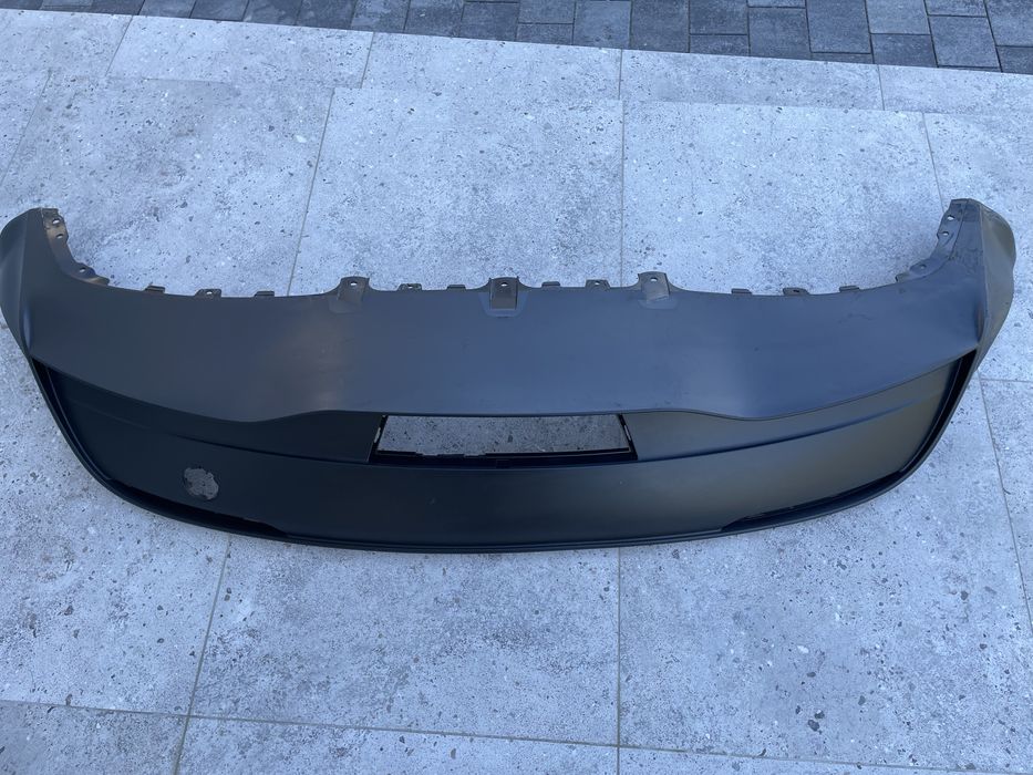 Нижня губа накладка заднього бампера Tesla Model Y