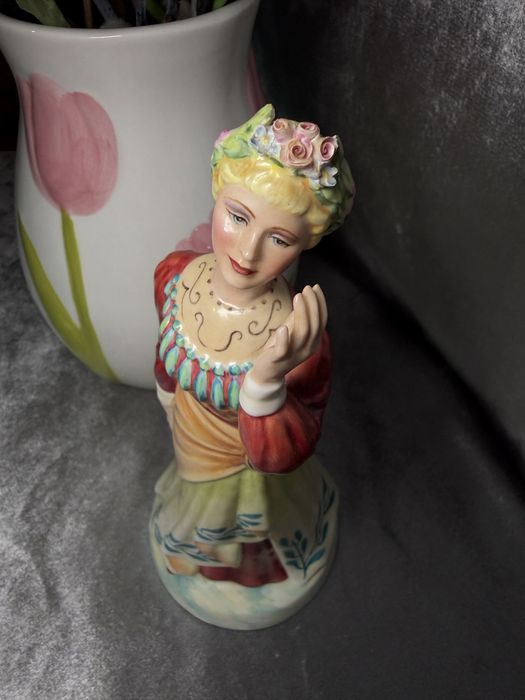 Figurka porcelanowa przedstawiająca Ellen Terry