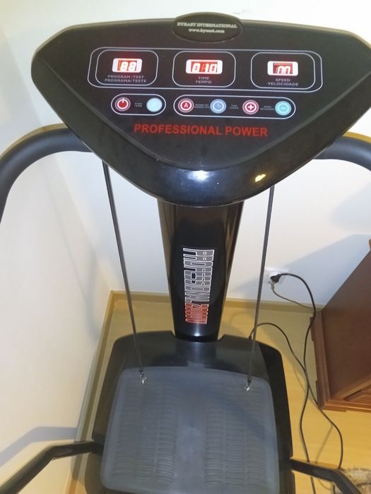 Plataforma vibratória em excelente estado, com muito pouco uso e a funcionar na perfeição.