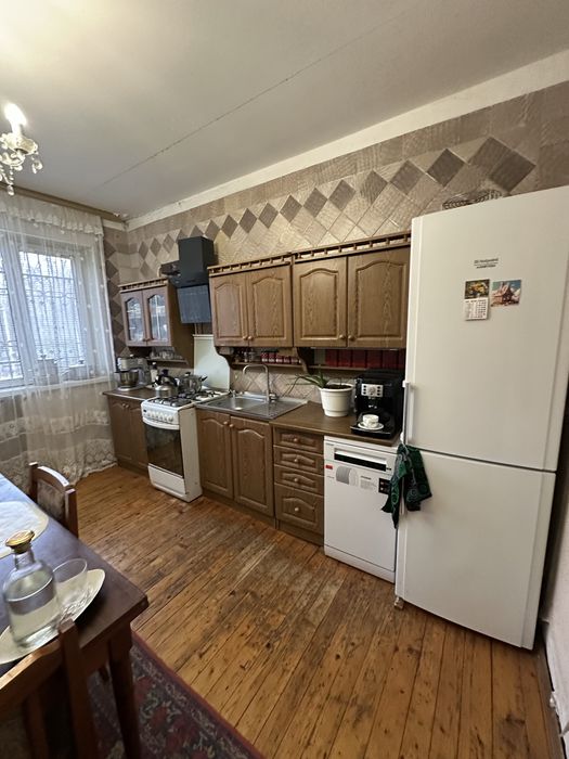 Продам двоповерховий житловий будинок у м. Лозова