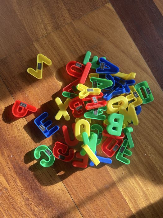 Literki magnesy na lodówkę