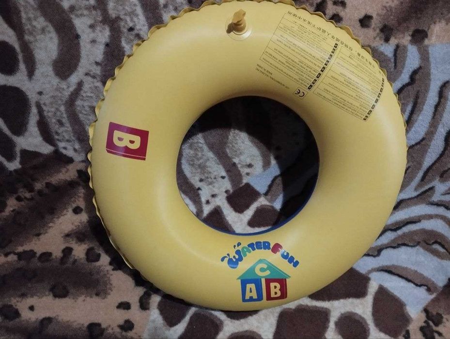 Детский надувной круг и нарукавники для плавания