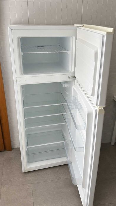 Frigorífico Teka FTM 240 — 204 L — com congelador
