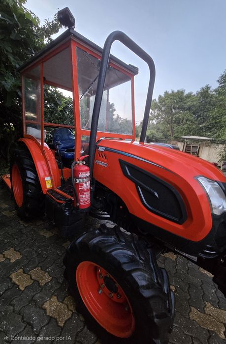Trator KIOTI 50 CV