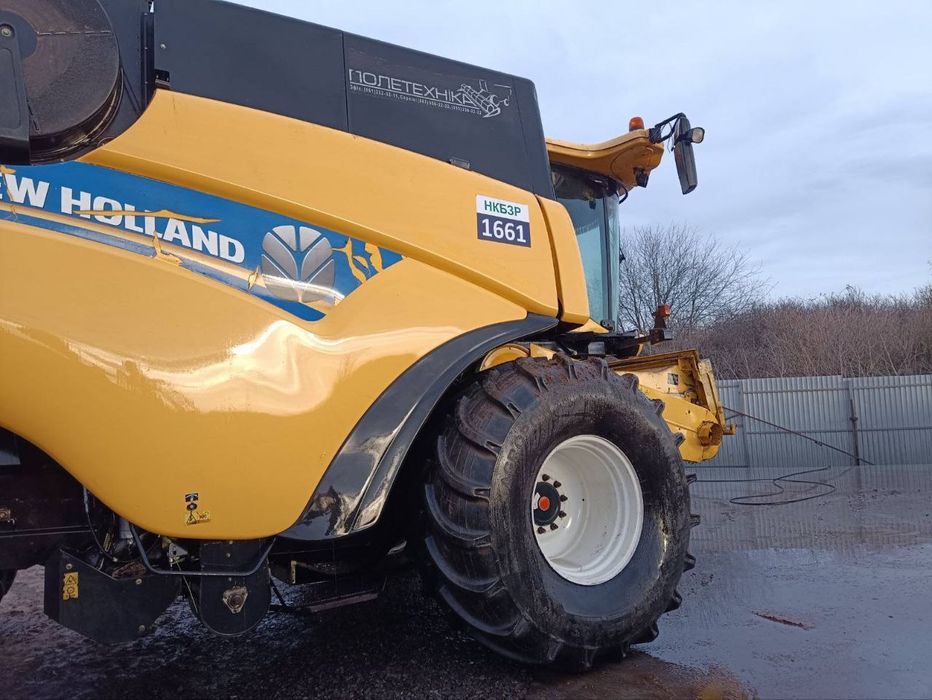Комбайн New Holland CX8080