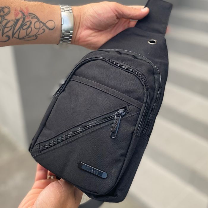 Чоловіча нагрудна сумка - слінг бананка через плече