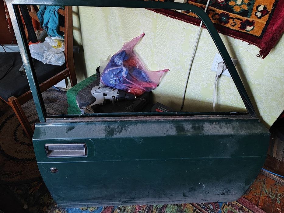 Продам двери передние ВАЗ 2105-04-07