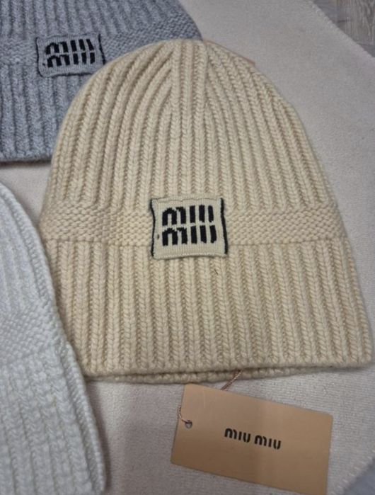 Шапка жіноча беж