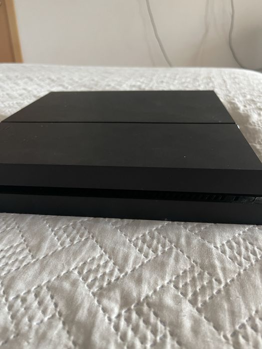 Vendo ps4 usada em bom estado