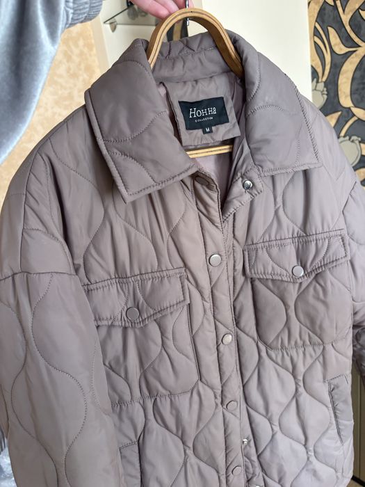 Легка весняна куртка