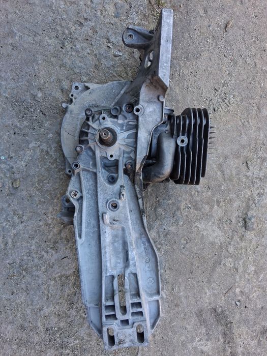 Husqvarna K970 III  wał z korpusem