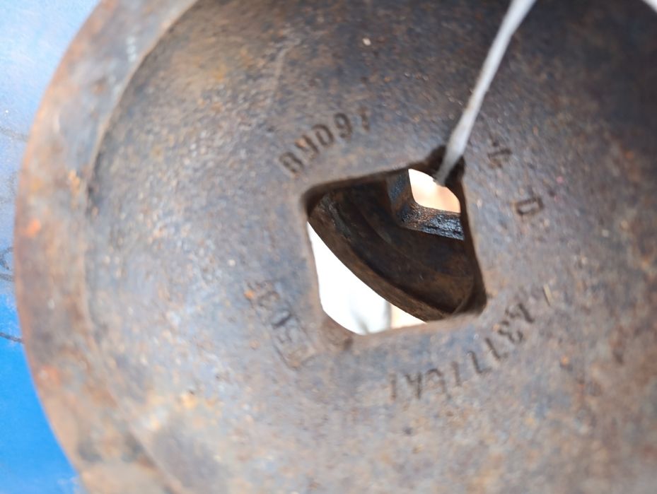 Продам колеса прикатка.Вали на дискову.Стремянки болти.