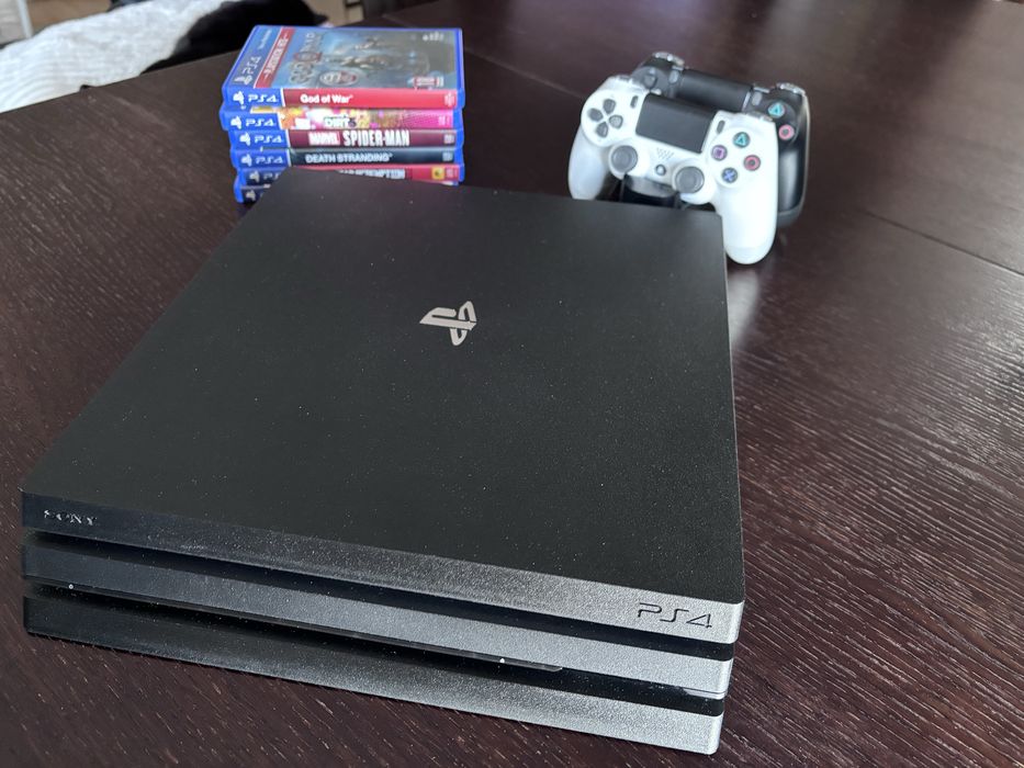 PS4 PRO  1TB, 2 pady, kamera, ładowarka, 6 gier - 999