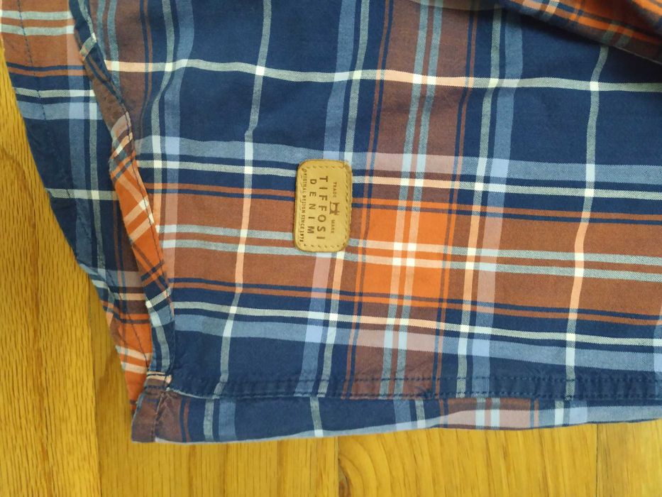 Camisa marca TIFFOSI, Tamanho S