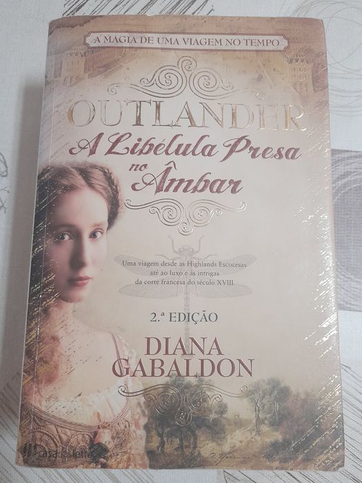 A Libélula Presa no Âmbar