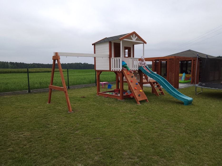 Plac zabaw domek dla dzieci