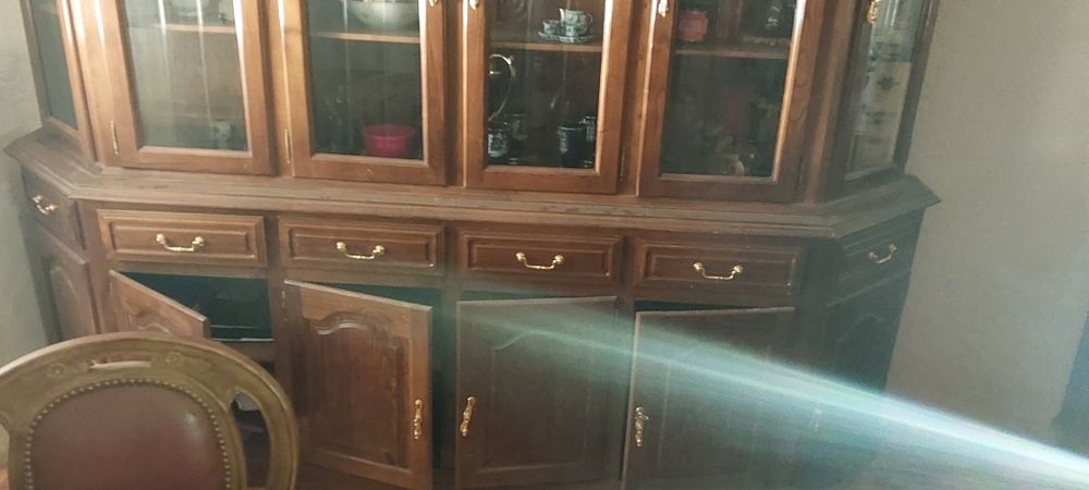 Movel e mesa de madeira