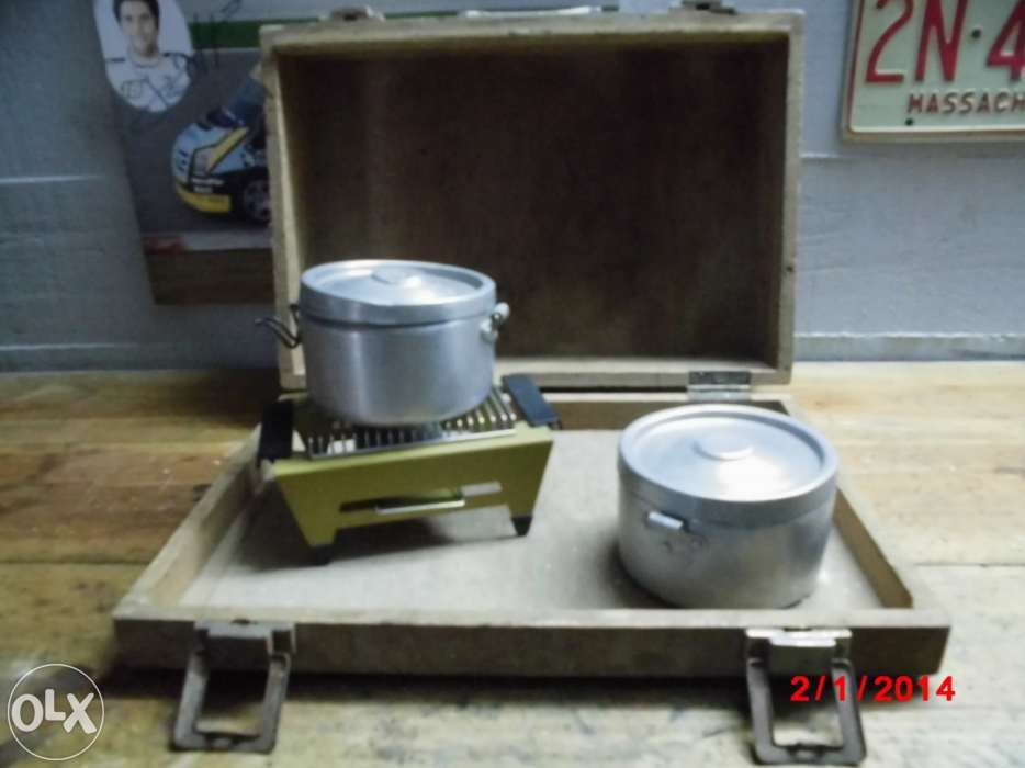 Lancheira, marmitas e lamparina