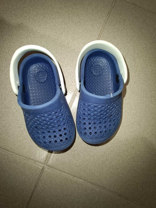 Crocs size 21