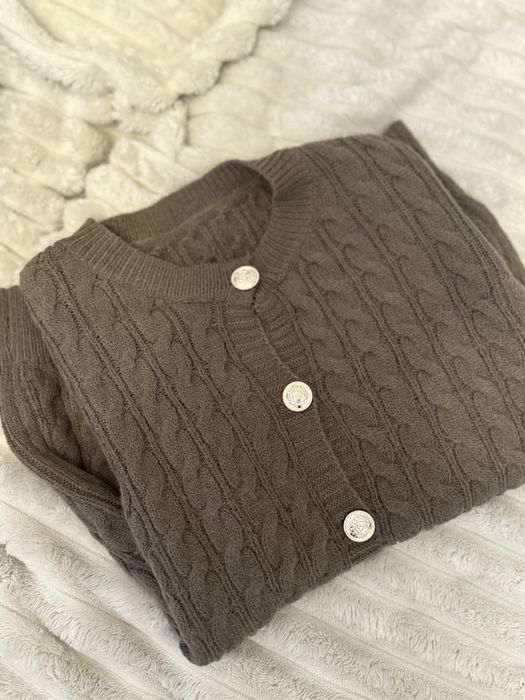 Темно бежевий кардиган, светр на гудзики