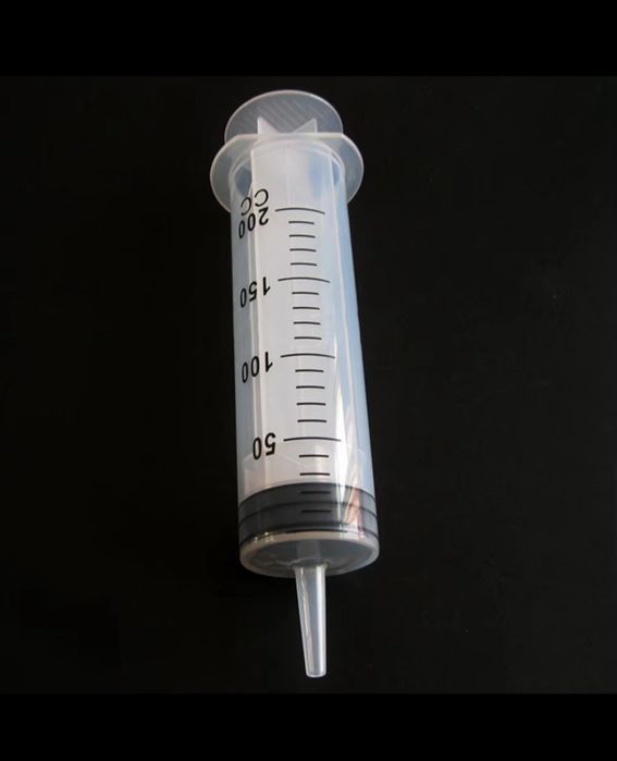 Strzykawka do karmienia papug, zwierząt 200ml