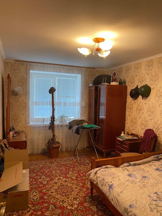 Продам три кімнатну квартиру. Район військового містечка.Підходить під державні програми