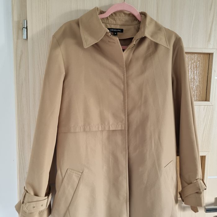 Beżowy trencz HEXELINE M z odpinaną pikowaną kamizelką – płaszcz