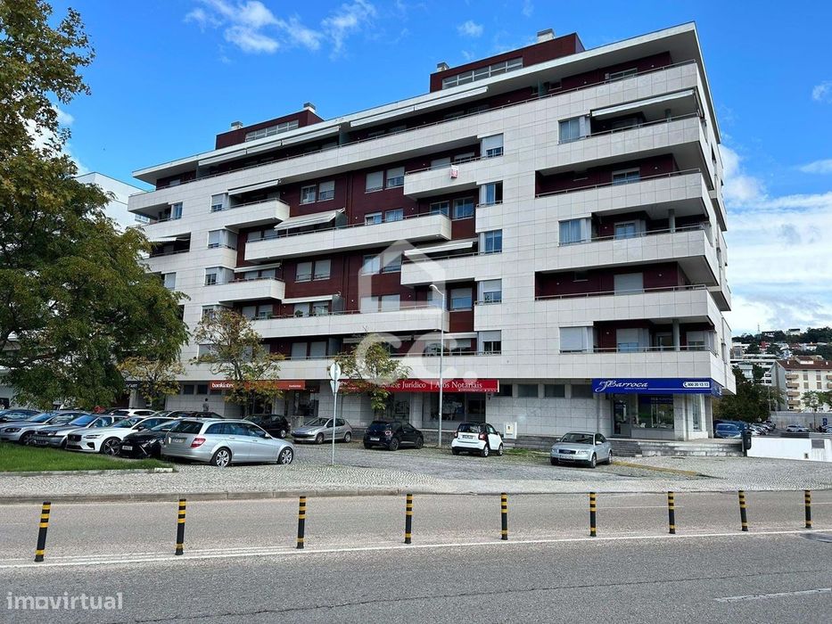 Apartamento T2, para arrendamento com garagem dupla na Solum